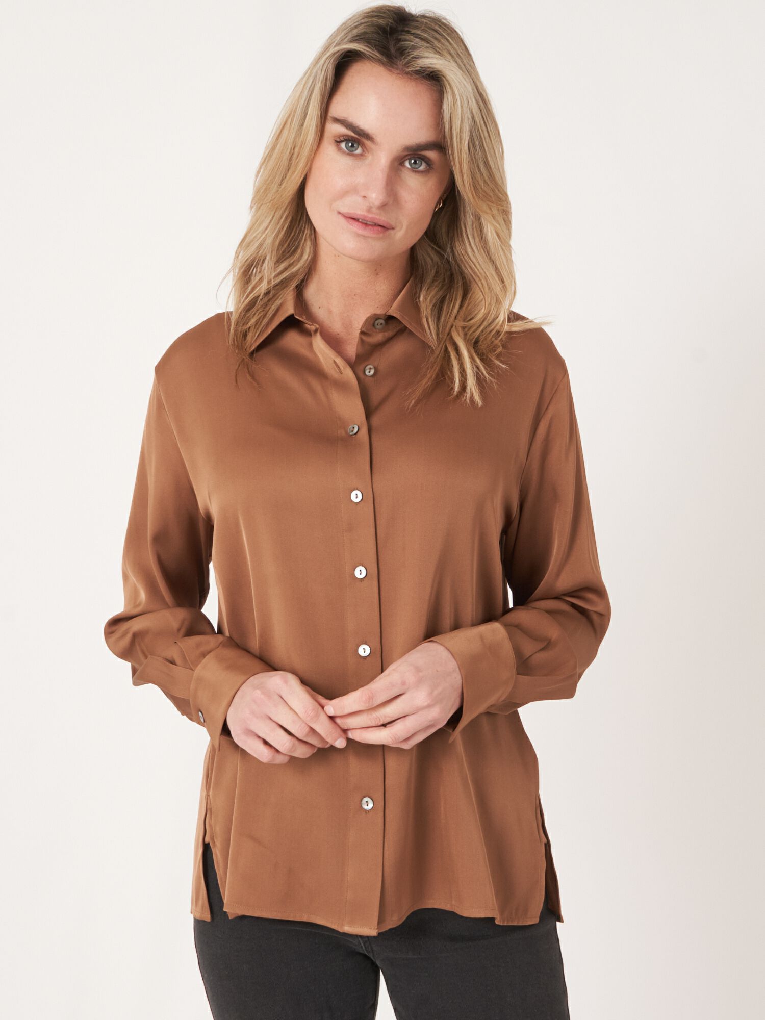 Silk shirt with chest pocket side and slits