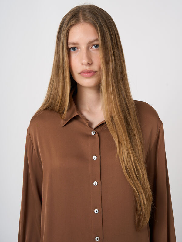 Stretchzijden blouse met zijsplitten image number 2