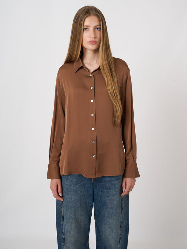 Stretchzijden blouse met zijsplitten image number 4
