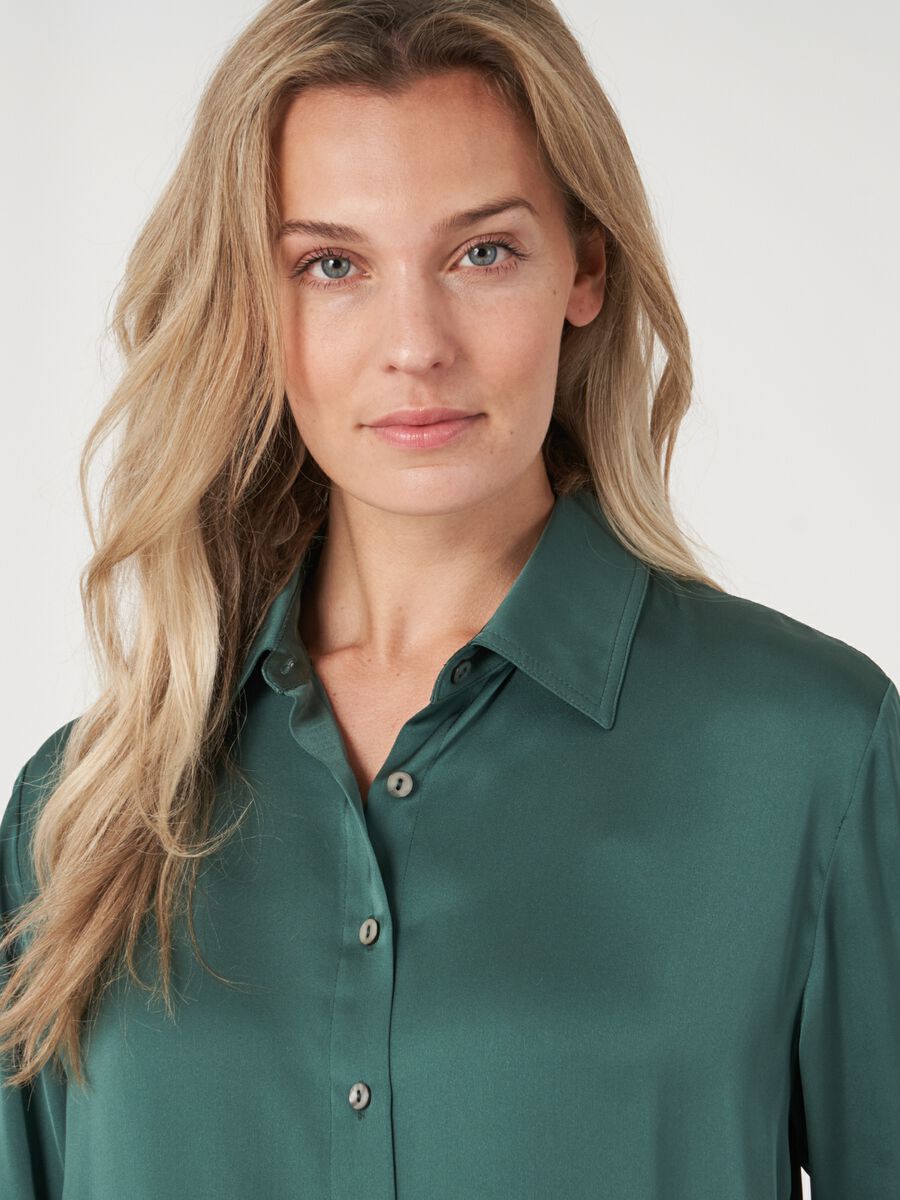 Silk shirt with side slits image number 54