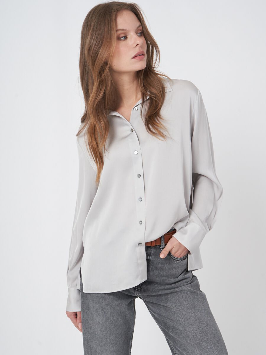 Silk shirt with chest pocket and side slits image number 0