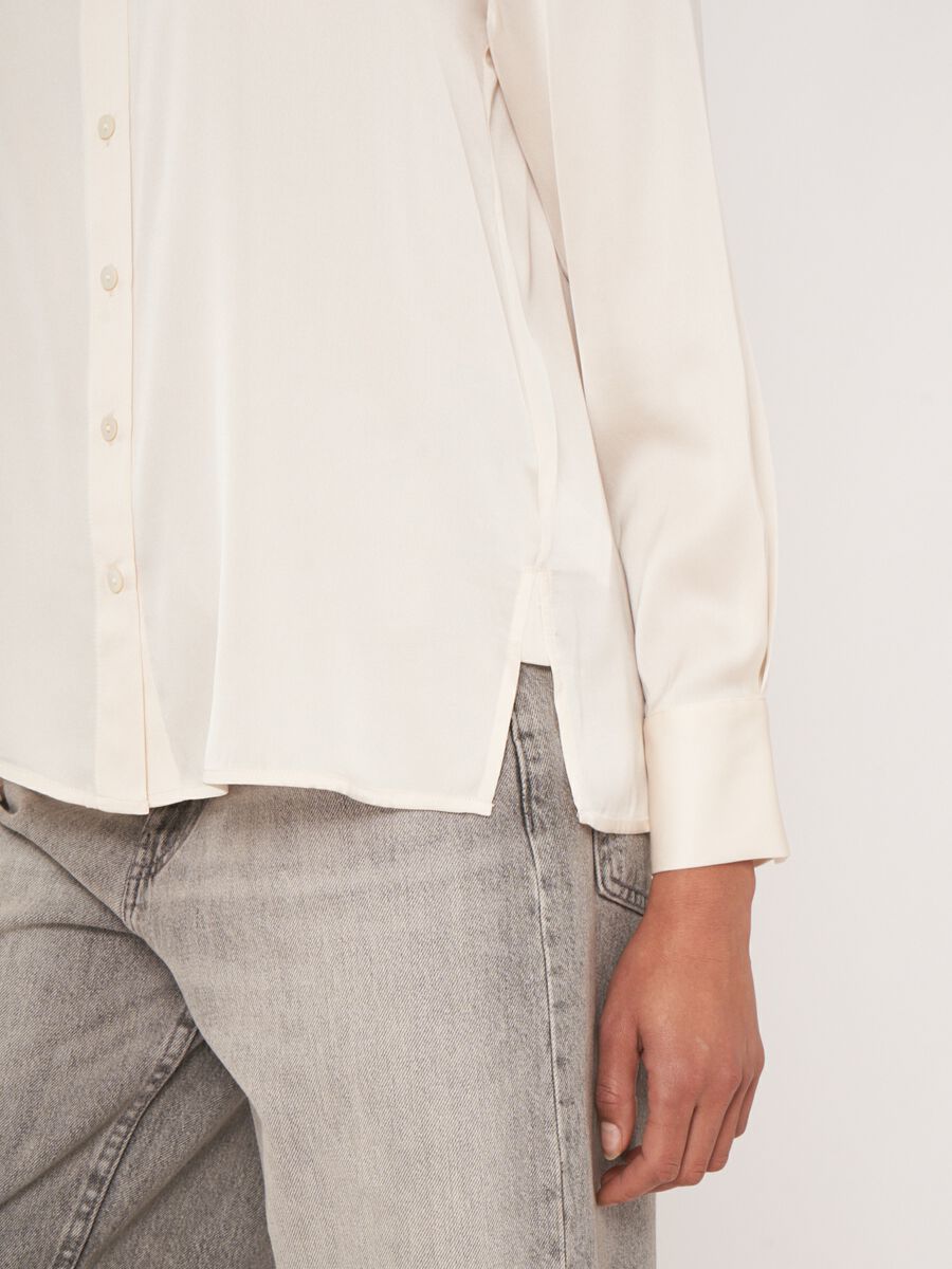 Silk shirt with side slits image number 19