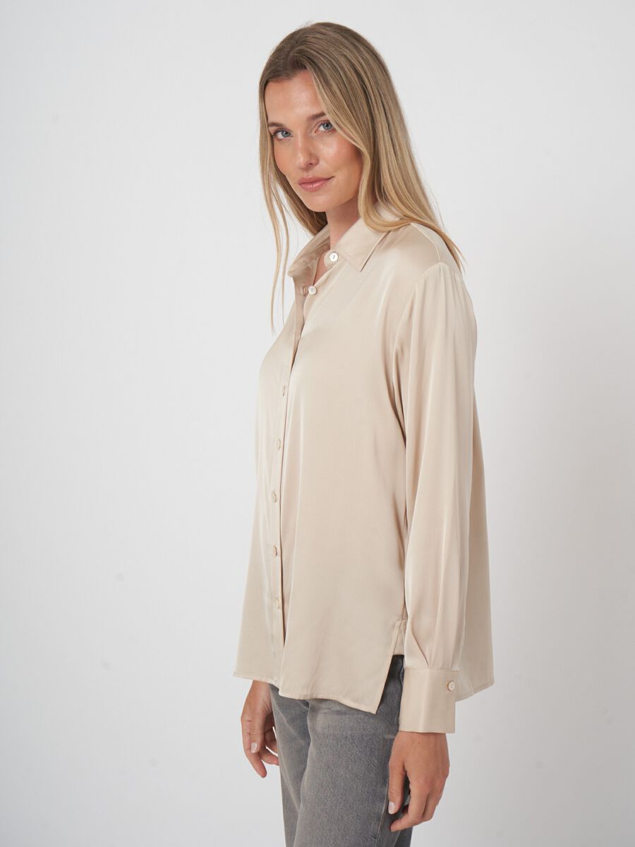 Luxe zijden blouse met zijsplitten image number 1