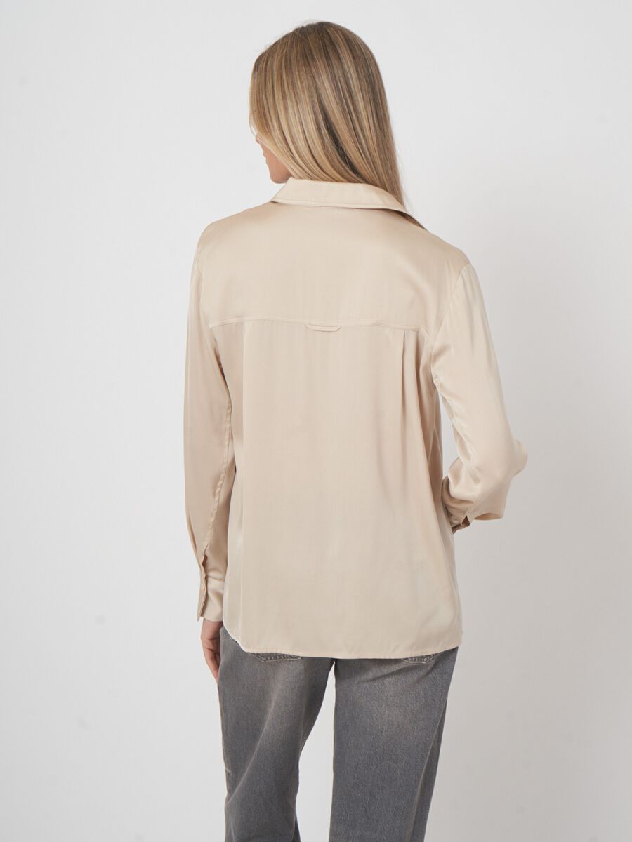 Luxe zijden blouse met zijsplitten image number 4