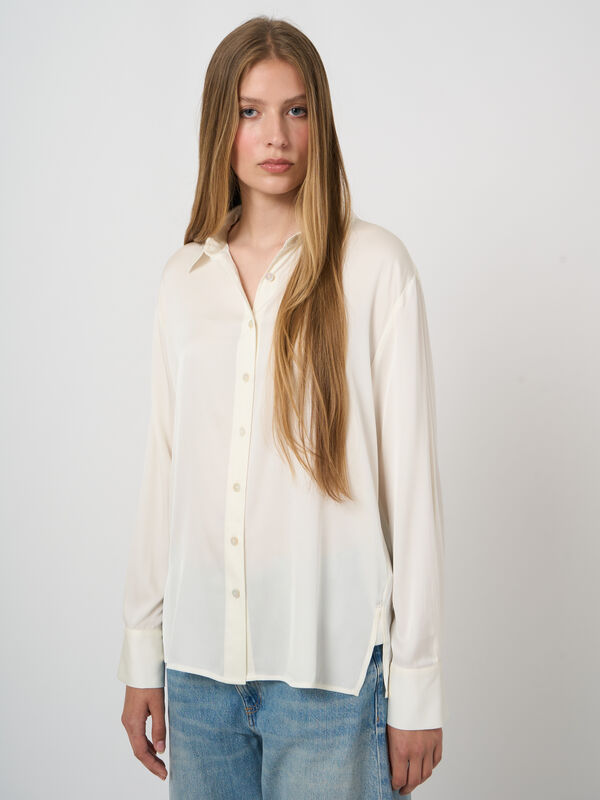 Stretch-Seidenbluse mit Seitenschlitzen image number 0