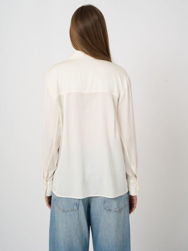 Stretch-Seidenbluse mit Seitenschlitzen image number 2