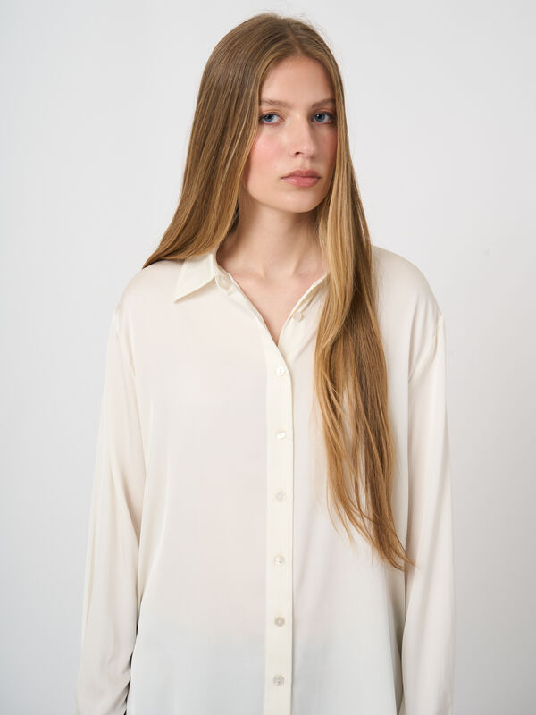 Stretch-Seidenbluse mit Seitenschlitzen image number 3