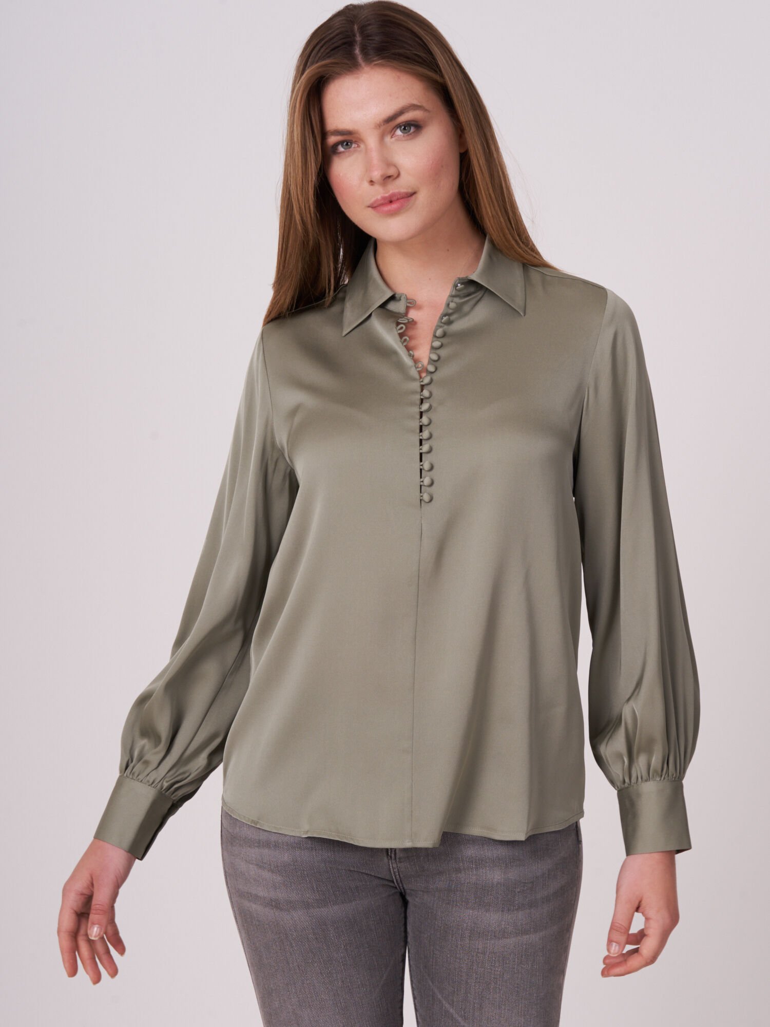 Silk shirt with button loop closure