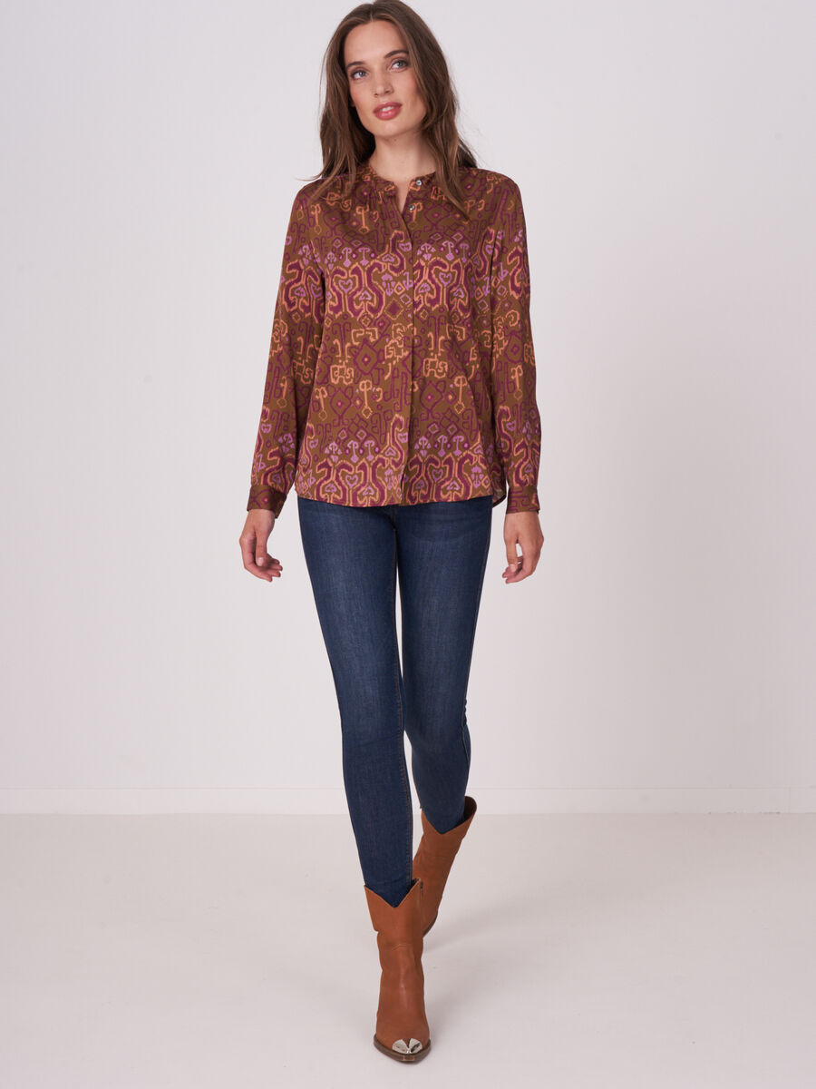 Silk buttoned blouse with ethnic print image number 3