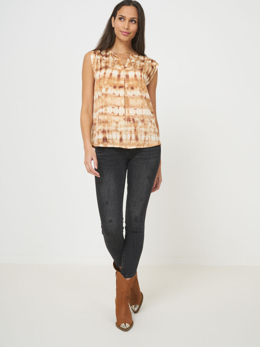 Mouwloze zijden top met tie dye print image number 3