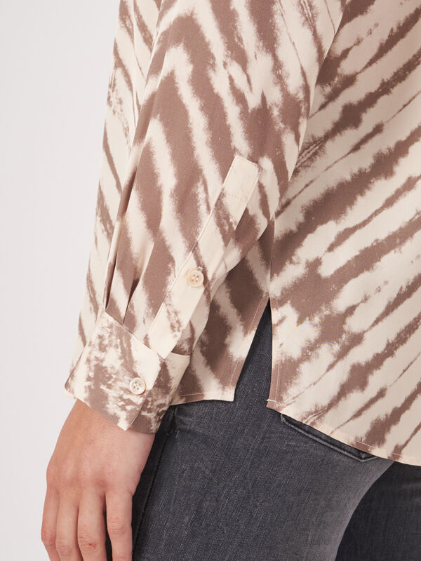 Silk A-line tie dye print blouse with lapel collar image number 3