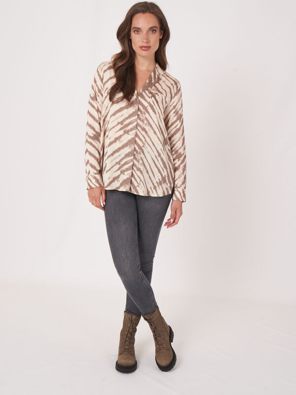 Silk A-line tie dye print blouse with lapel collar image number 5