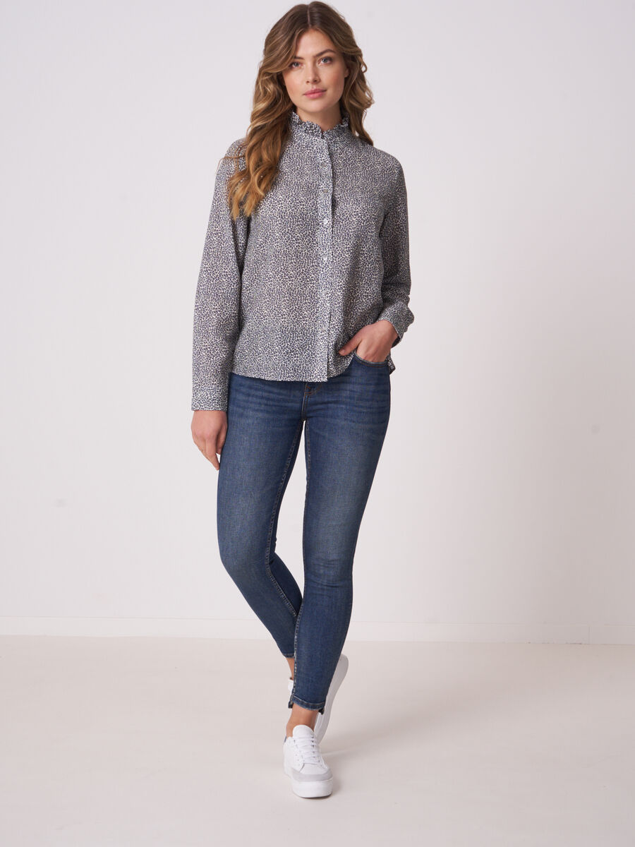 Bluse mit Rüschen-Stehkragen image number 3