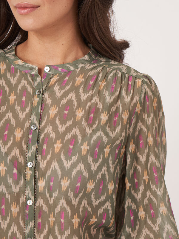 Katoen zijdemix blouse met ikat print image number 2