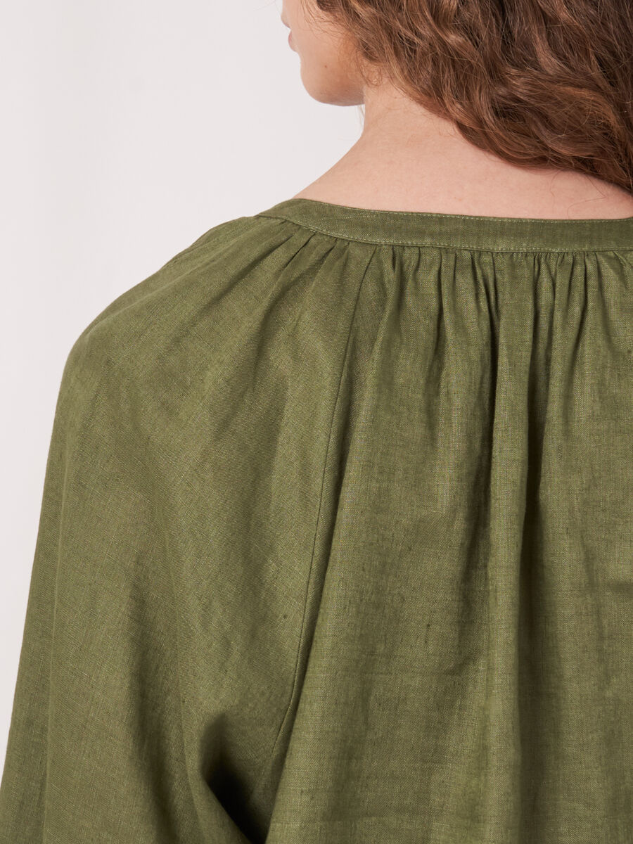 Blouse boutonnée en lin à manches bouffantes image number 2