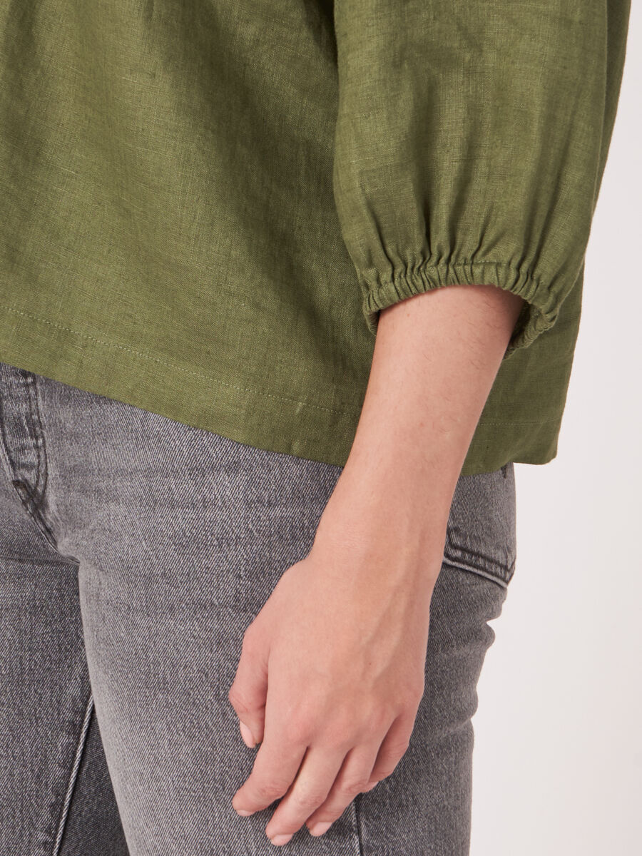 Blouse boutonnée en lin à manches bouffantes image number 3