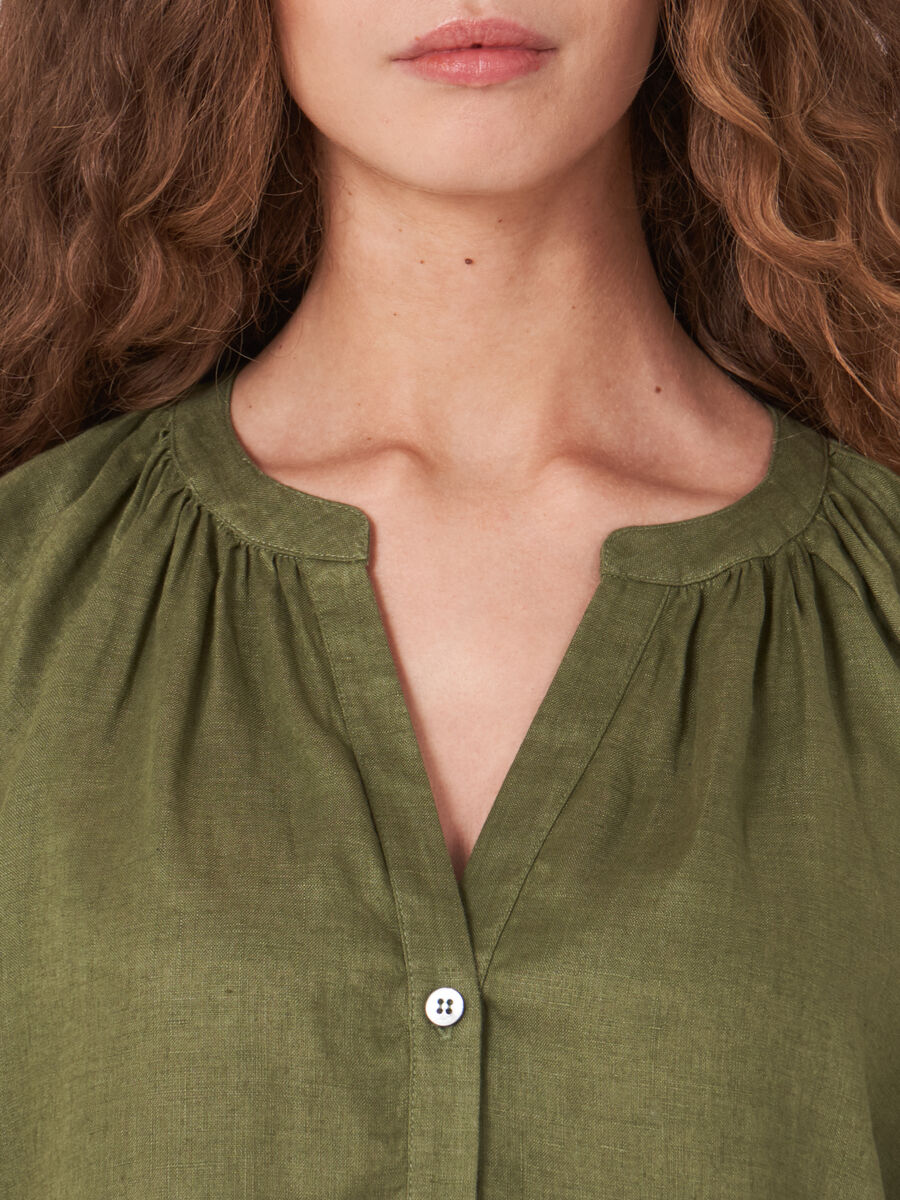Blouse boutonnée en lin à manches bouffantes image number 4