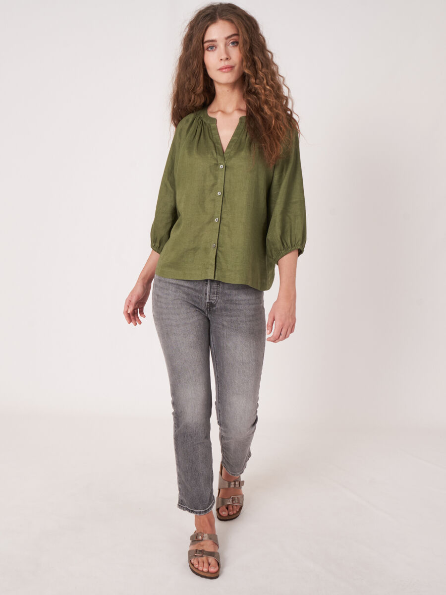 Blouse boutonnée en lin à manches bouffantes image number 5