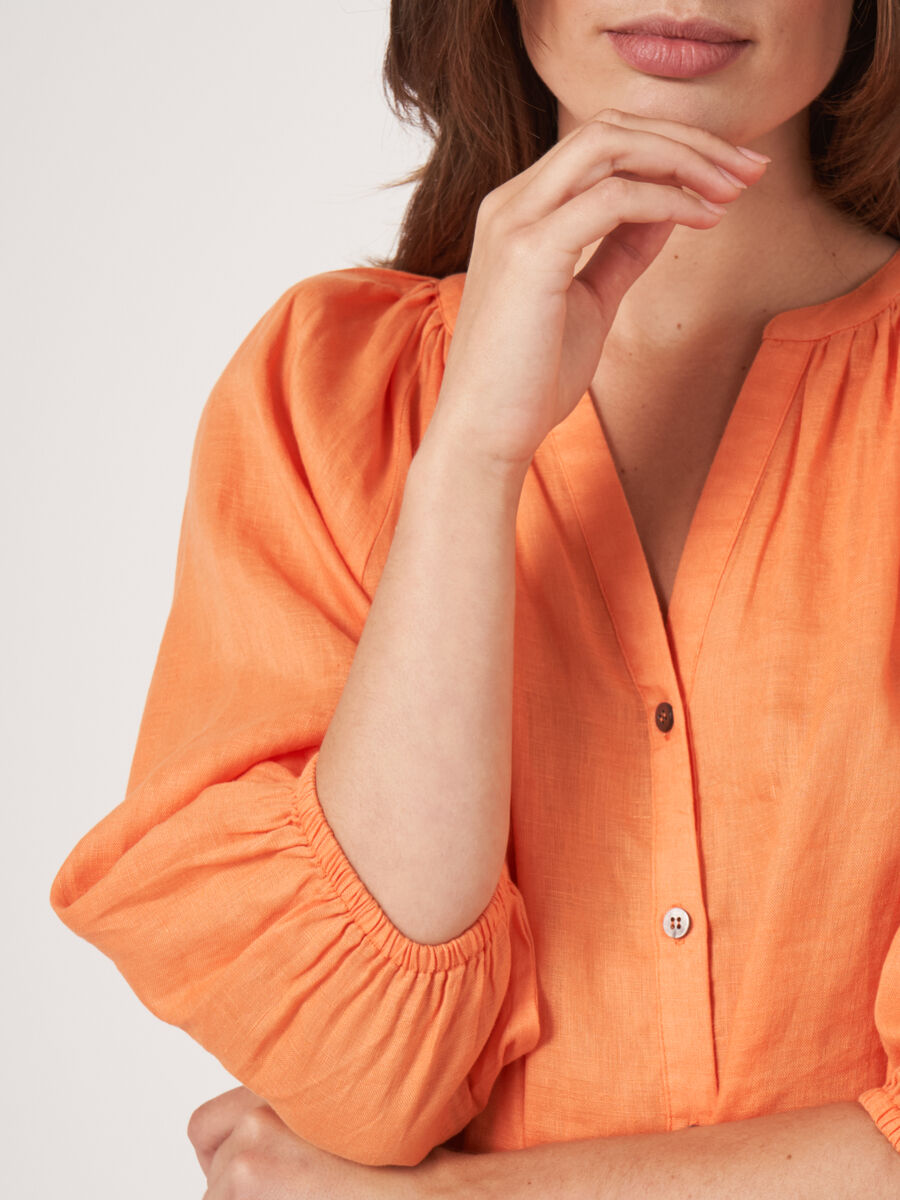 Blouse boutonnée en lin à manches bouffantes image number 4