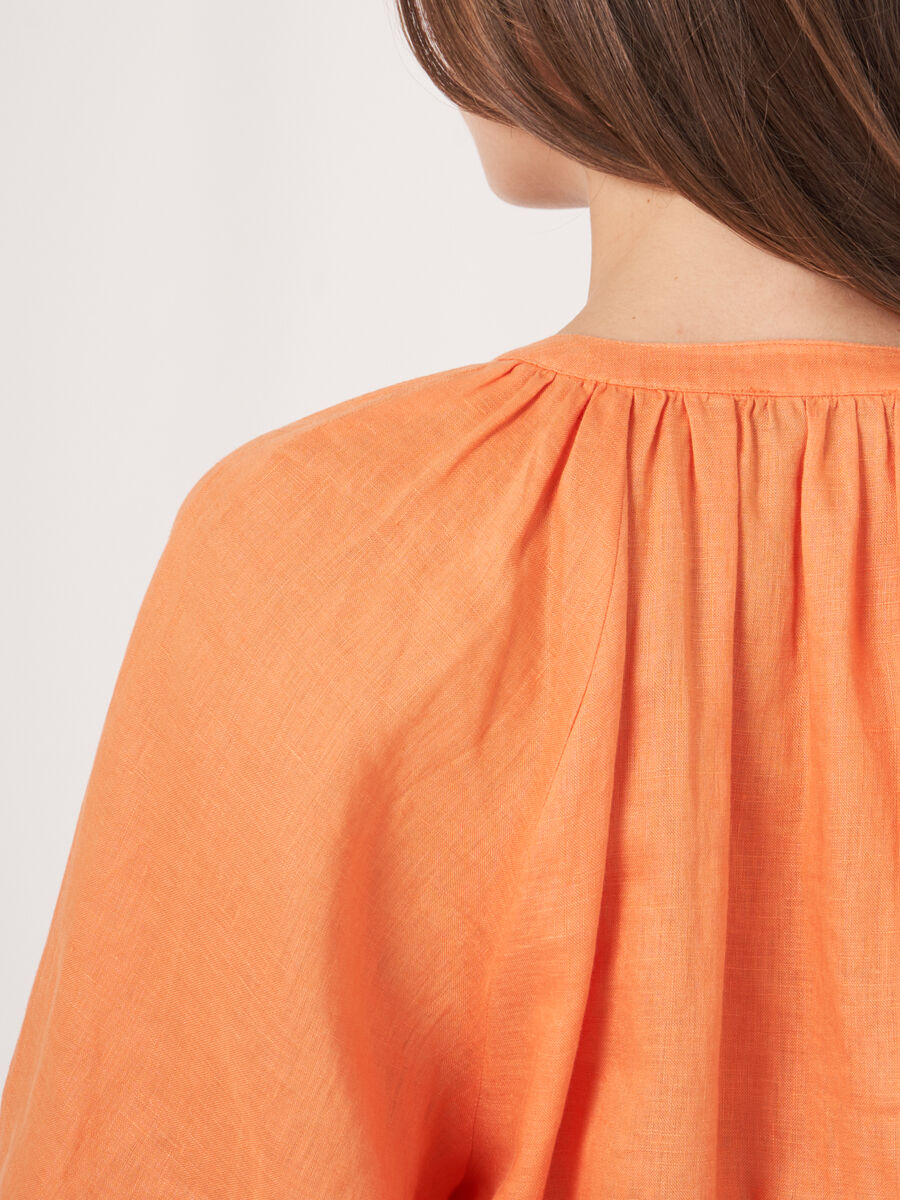 Blouse boutonnée en lin à manches bouffantes image number 5