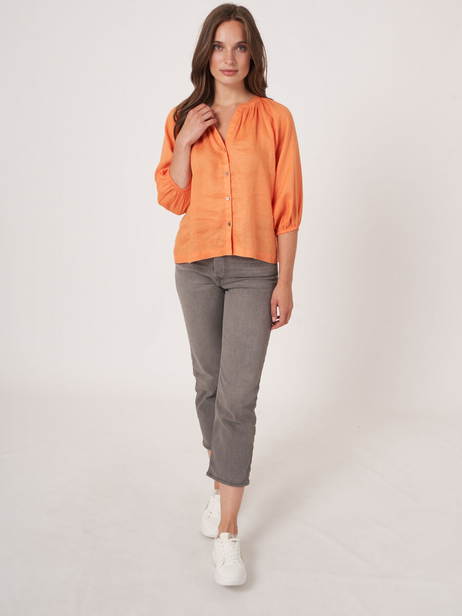 Blouse boutonnée en lin à manches bouffantes image number 6