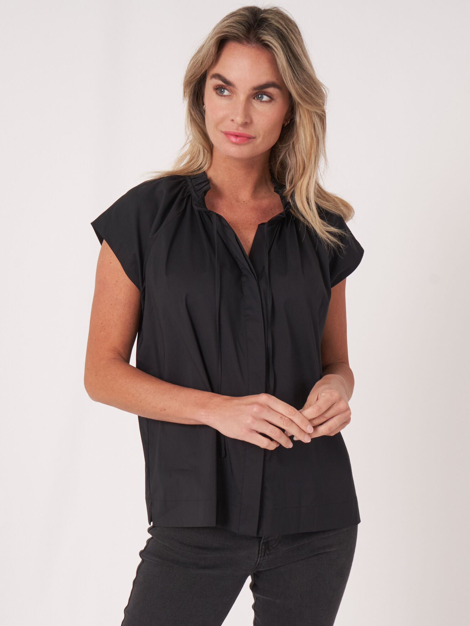 Sleeves blouse with gathered neckline and tie