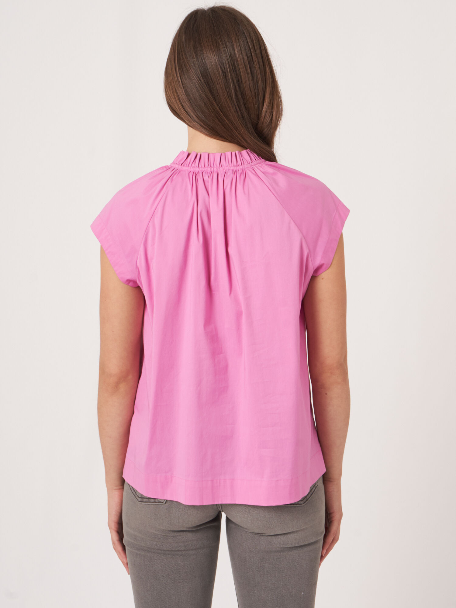 Sleeves blouse with gathered neckline and tie