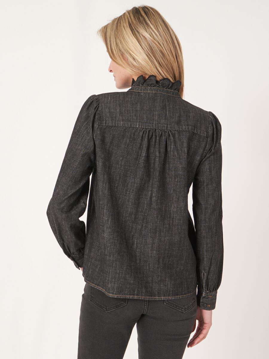Jeans-Bluse mit Rüsche image number 1