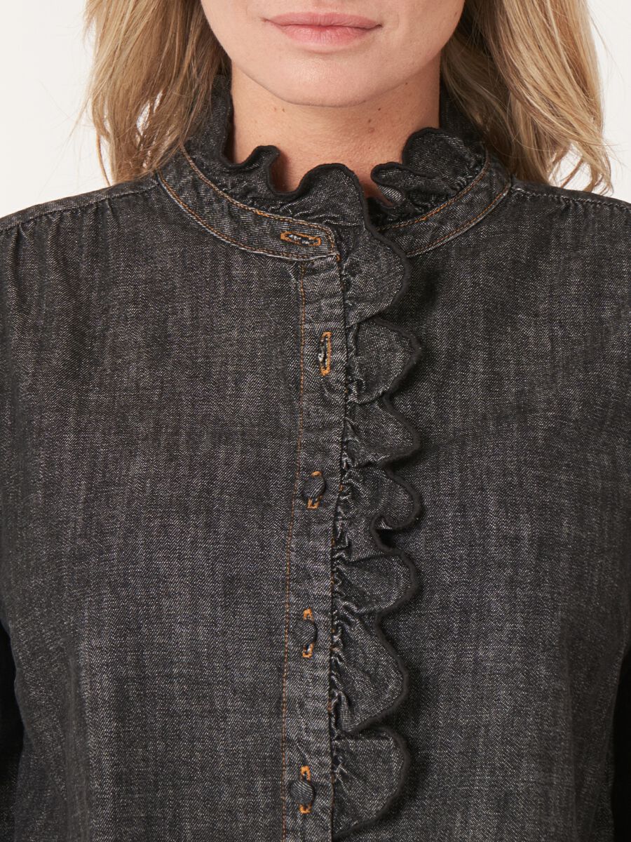 Jeans-Bluse mit Rüsche image number 2