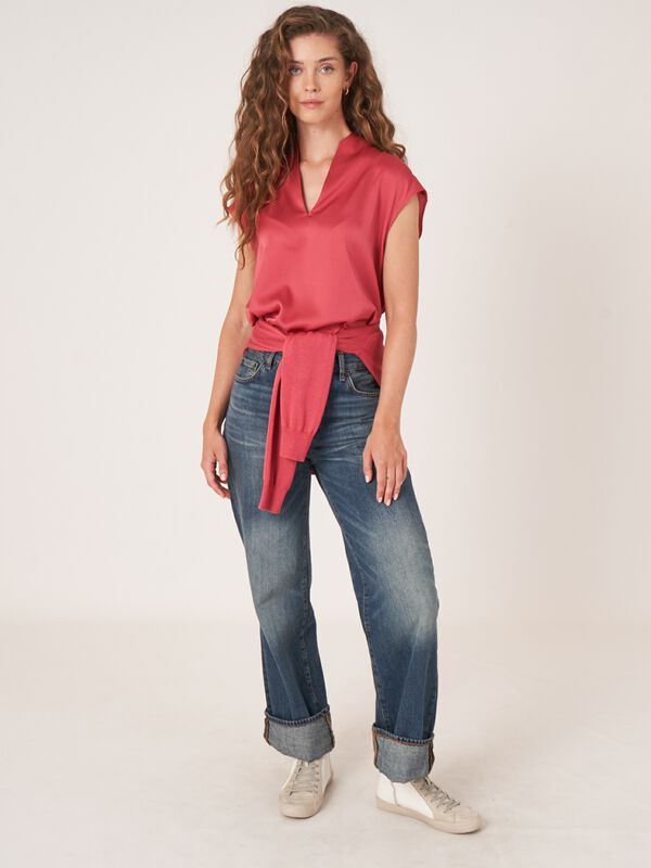 Mouwloze zijden top met hals met splitje image number 5