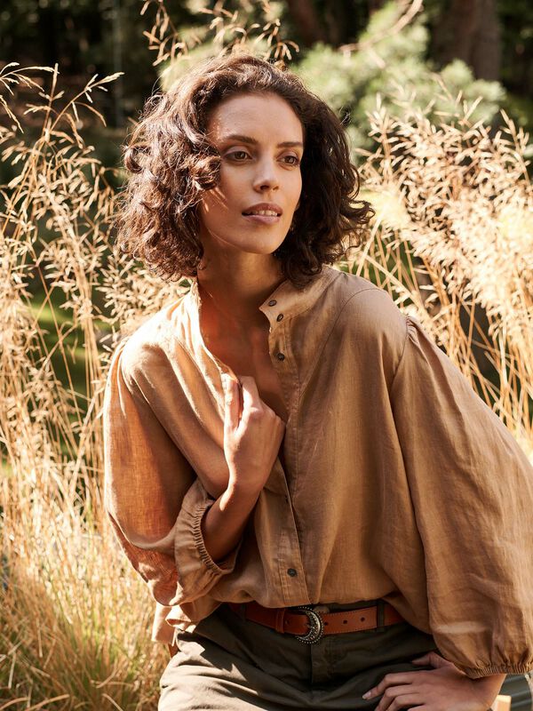 Chemisier en lin &agrave; col montant et boutons pression image number 7