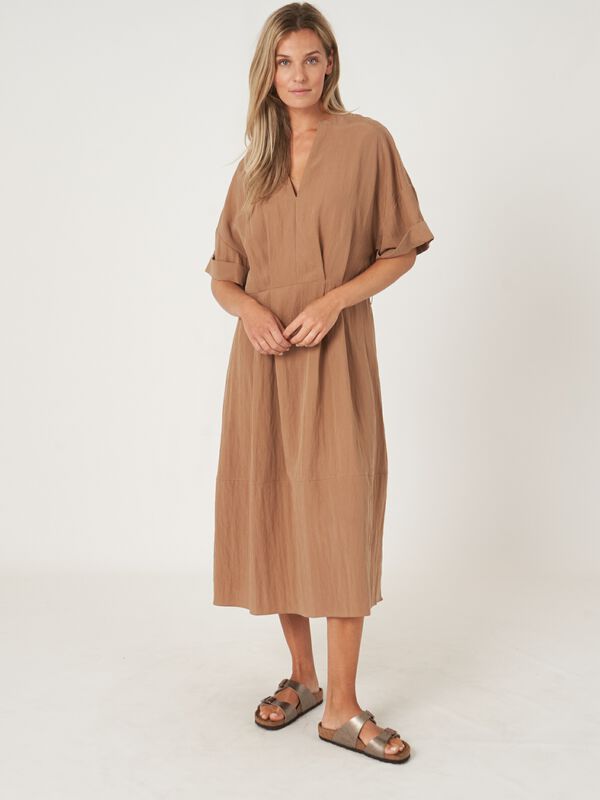 Jurk met wijde mouwen en ceintuur image number 1