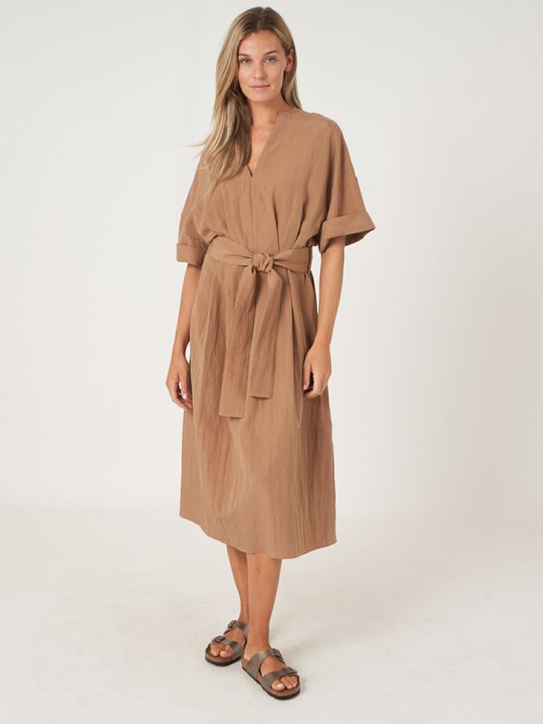 Jurk met wijde mouwen en ceintuur image number 6