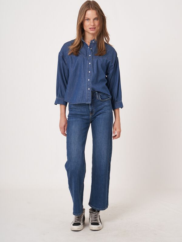 Locker geschnittene Denim-Bluse mit R&uuml;schenkragen image number 4