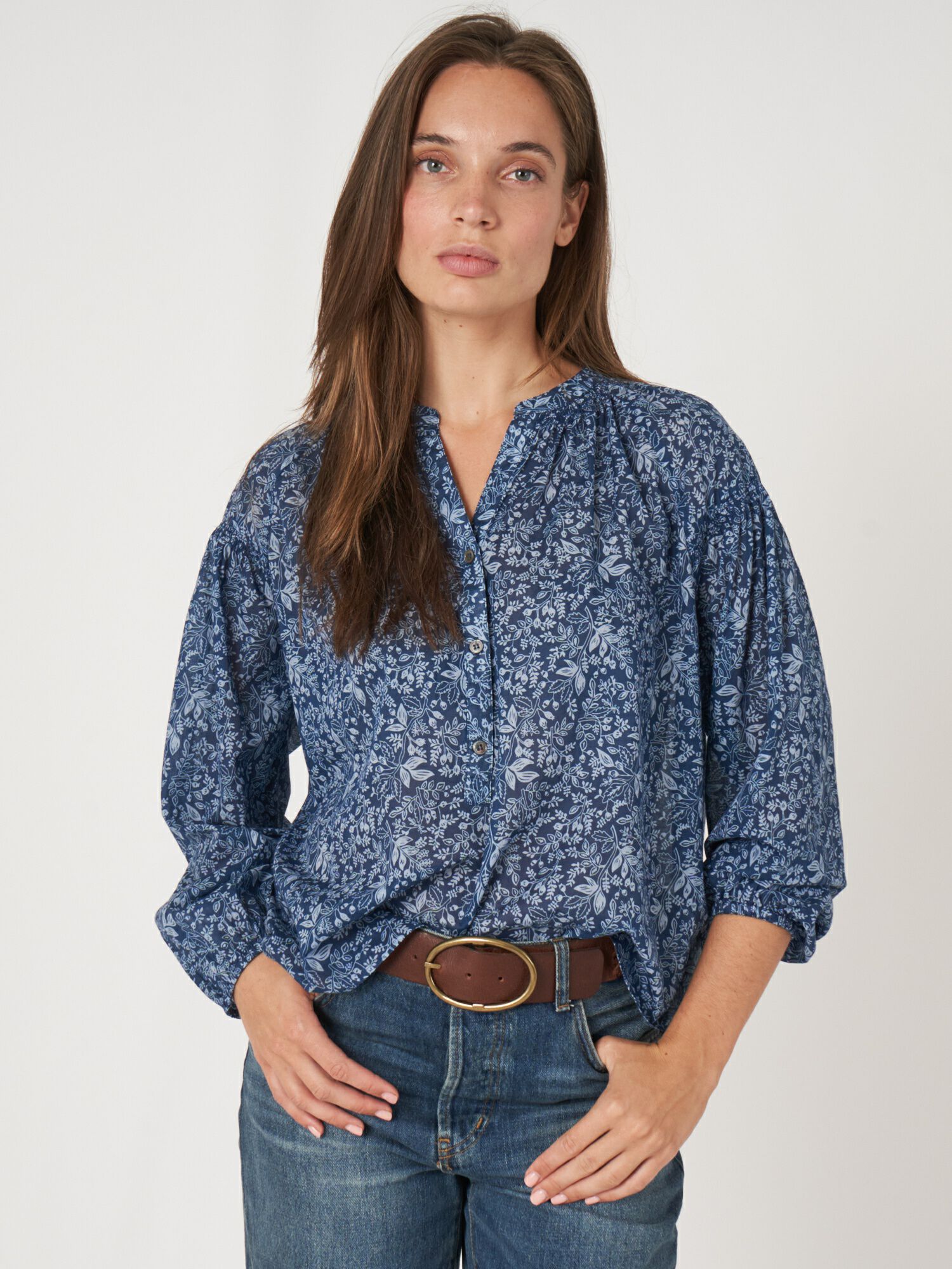 Blouse met bloemendruk en knopen