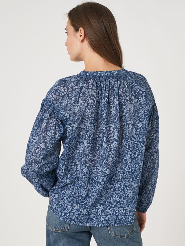 Bluse mit Blumendruck und gekn&ouml;pftem Ausschnitt image number 1