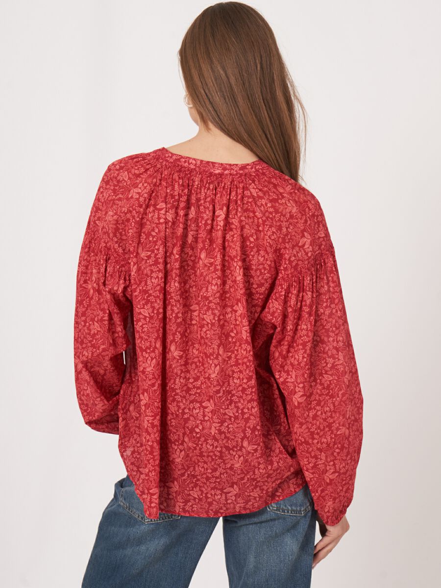 Bluse mit Blumendruck und geknöpftem Ausschnitt image number 1