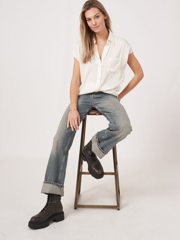 Blouse sans manches en soie avec poche poitrine image number 3