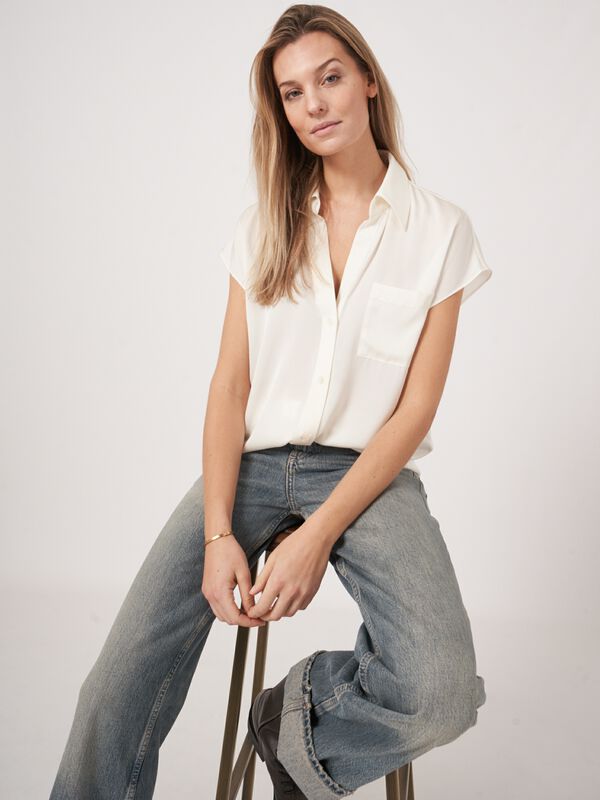 Blouse sans manches en soie avec poche poitrine image number 0