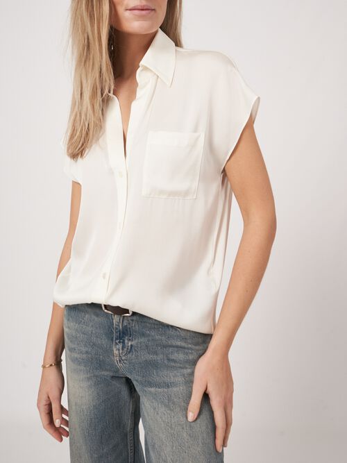 Blouse sans manches en soie avec poche poitrine