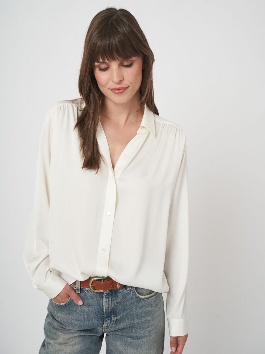 Zijden blouse met losse pasvorm image number 0