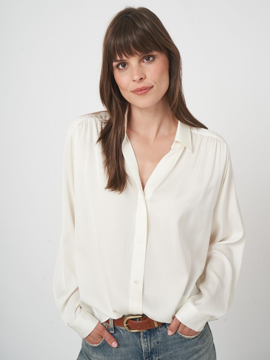 Zijden blouse met losse pasvorm image number 3