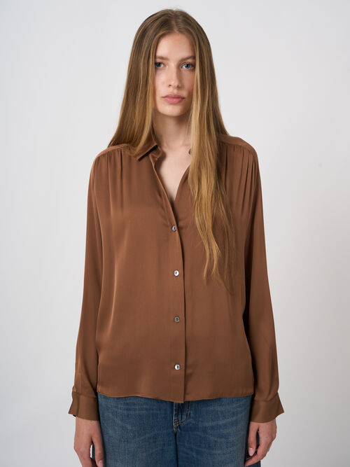 Blouse femme loose fit &mdash; soie fluide & &eacute;l&eacute;gance repeat