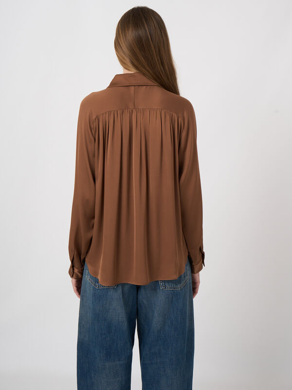 Stretchzijden blouse met knoopsluiting image number 2