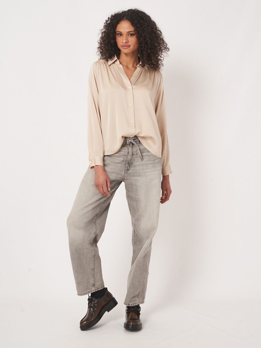 Zijden blouse met losse pasvorm image number 1