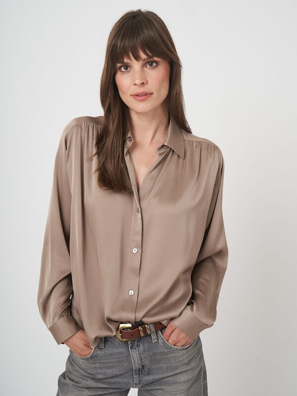 Blouse femme loose fit — soie fluide & élégance repeat image number 0
