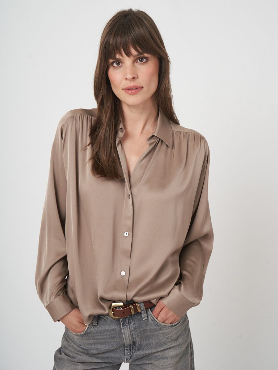 Zijden blouse met losse pasvorm image number 0