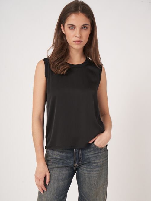 D&eacute;bardeur en soie avec bordures c&ocirc;tel&eacute;es