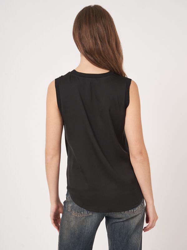 Zijden top met ribgebreid detail image number 5