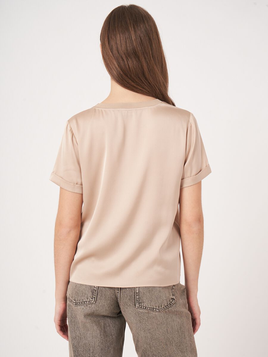 Zijden T-shirt met opgerolde mouwen image number 3